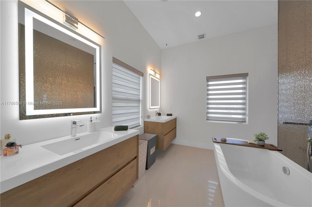 Recently Sold: $1,250,000 (3 beds, 2 baths, 2013 Square Feet)