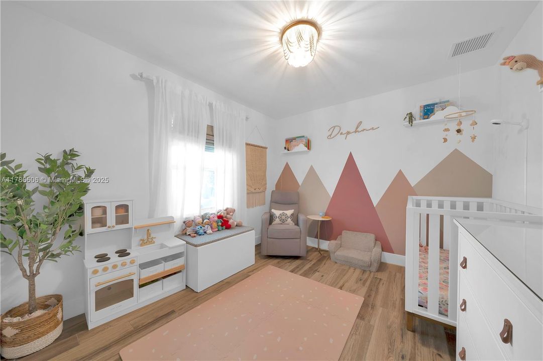 Recently Sold: $1,250,000 (3 beds, 2 baths, 2013 Square Feet)