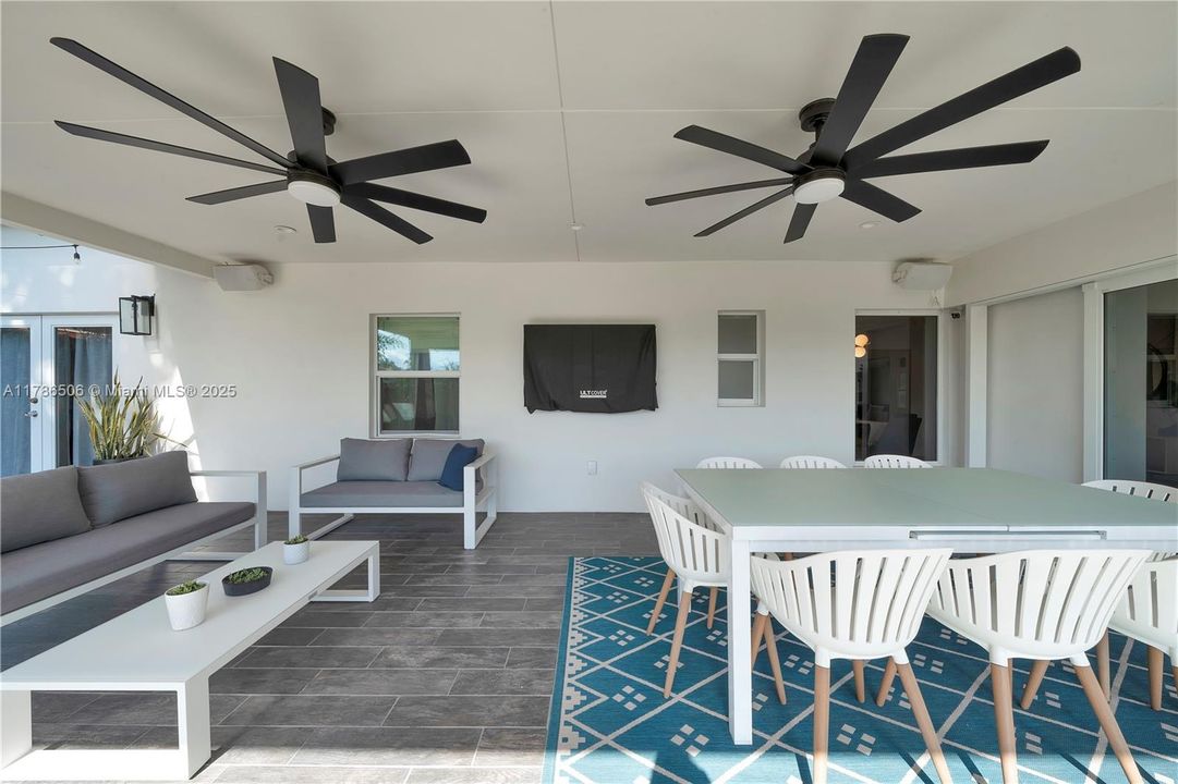 Recently Sold: $1,250,000 (3 beds, 2 baths, 2013 Square Feet)