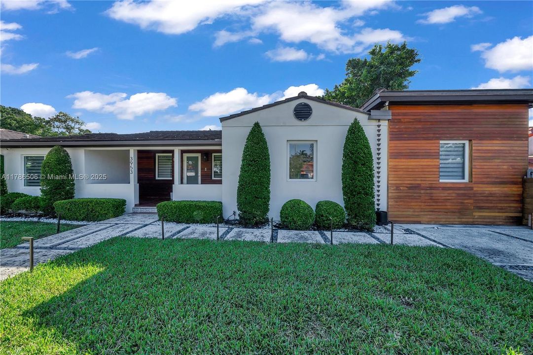 Recently Sold: $1,250,000 (3 beds, 2 baths, 2013 Square Feet)