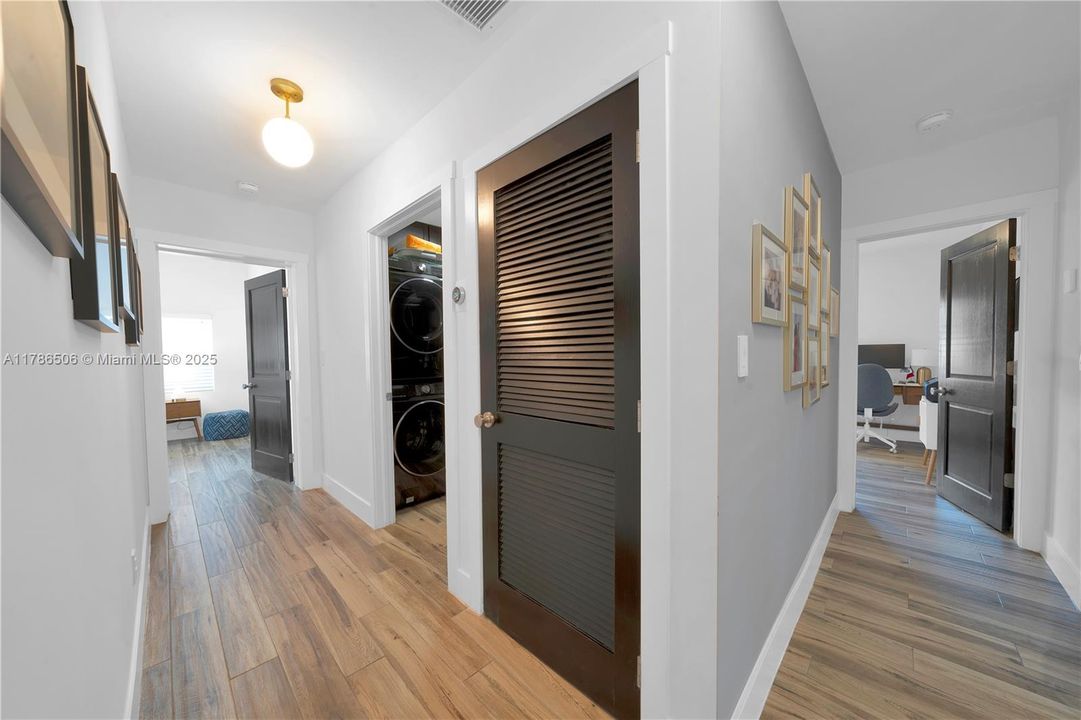 Recently Sold: $1,250,000 (3 beds, 2 baths, 2013 Square Feet)