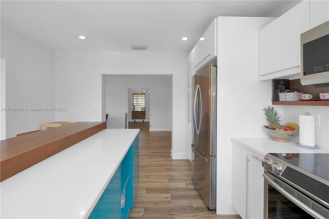 Recently Sold: $1,250,000 (3 beds, 2 baths, 2013 Square Feet)