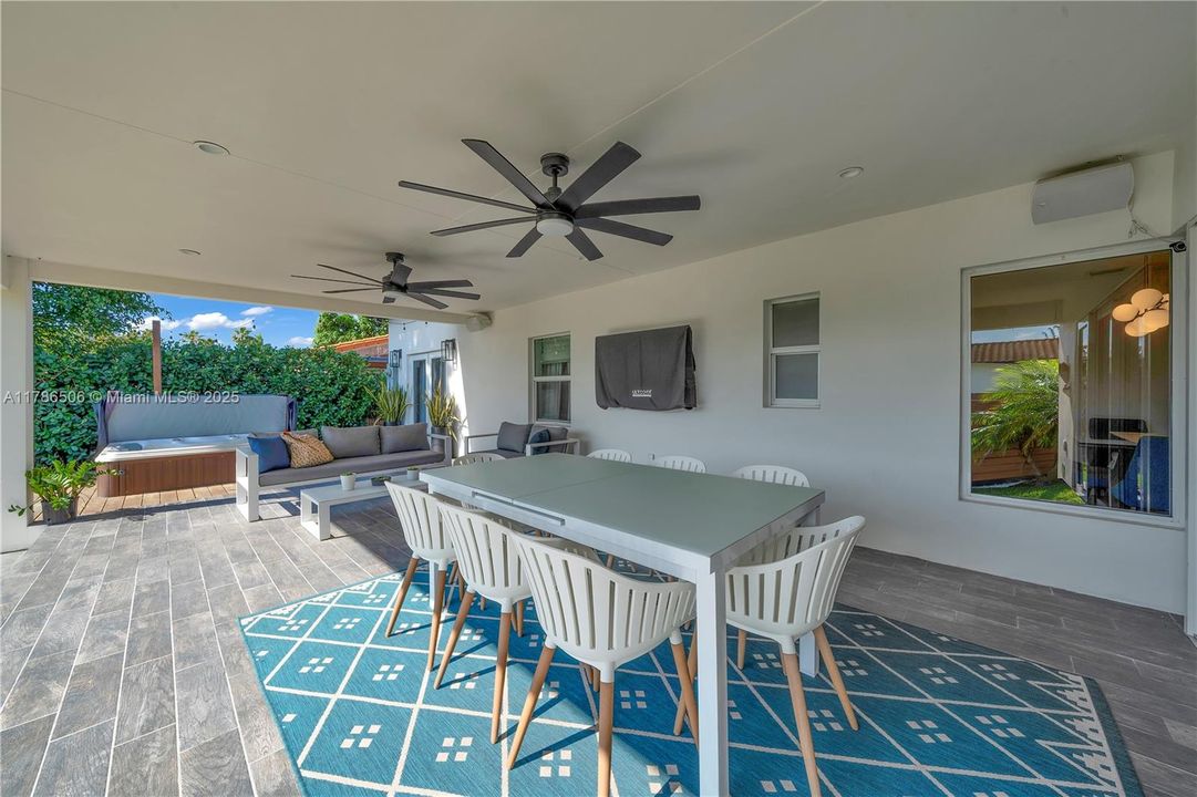 Recently Sold: $1,250,000 (3 beds, 2 baths, 2013 Square Feet)