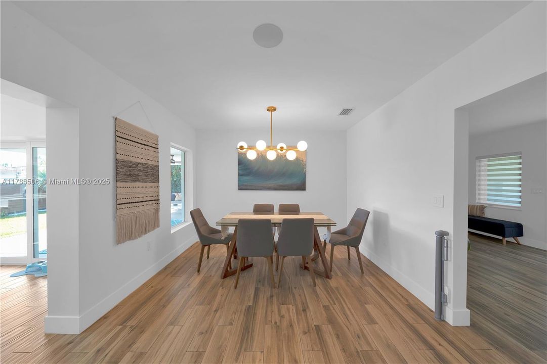 Recently Sold: $1,250,000 (3 beds, 2 baths, 2013 Square Feet)