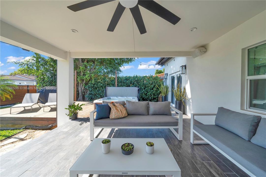 Recently Sold: $1,250,000 (3 beds, 2 baths, 2013 Square Feet)