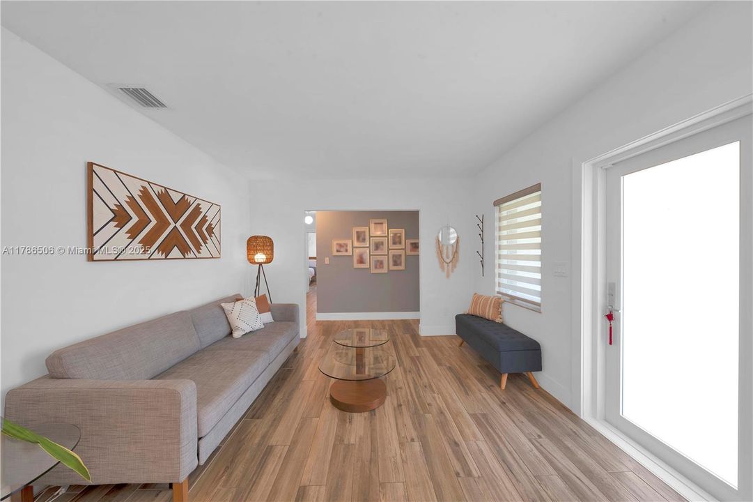 Recently Sold: $1,250,000 (3 beds, 2 baths, 2013 Square Feet)