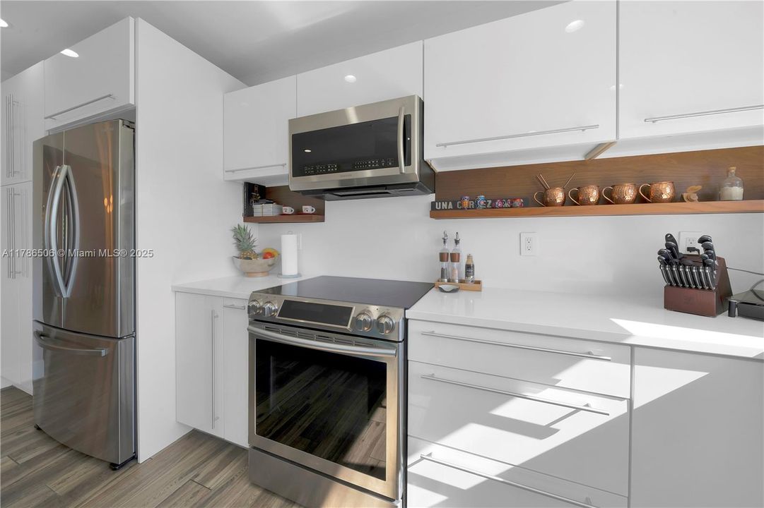 Recently Sold: $1,250,000 (3 beds, 2 baths, 2013 Square Feet)