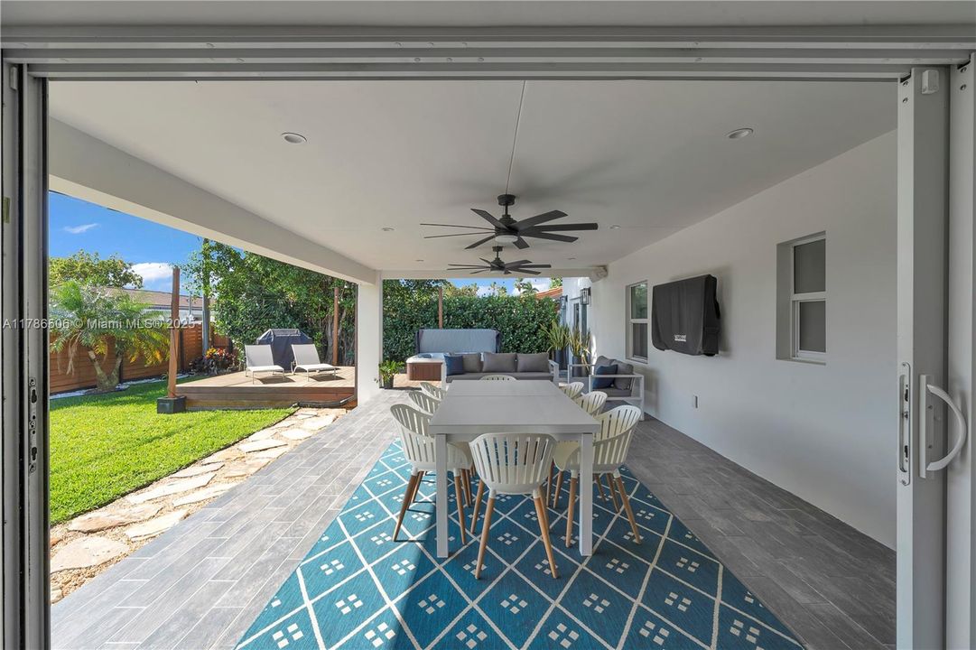 Recently Sold: $1,250,000 (3 beds, 2 baths, 2013 Square Feet)