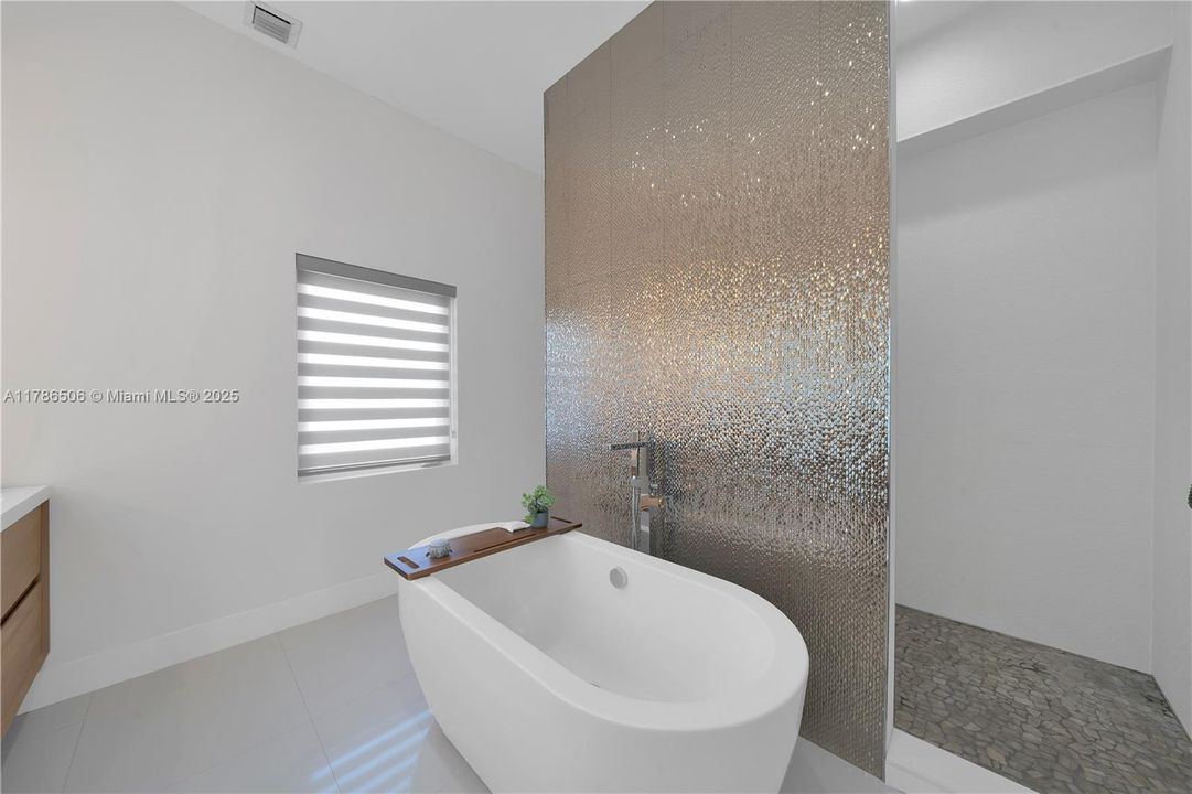 Recently Sold: $1,250,000 (3 beds, 2 baths, 2013 Square Feet)