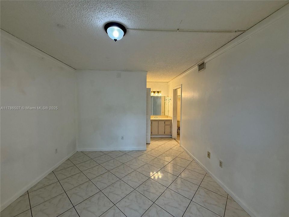 Recientemente alquilado: $2,250 (2 camas, 2 baños, 750 Pies cuadrados)