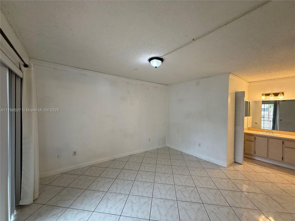 Recientemente alquilado: $2,250 (2 camas, 2 baños, 750 Pies cuadrados)