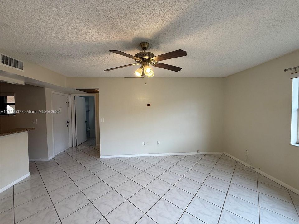 Recientemente alquilado: $2,250 (2 camas, 2 baños, 750 Pies cuadrados)