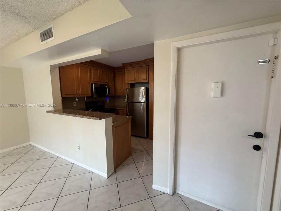 Recientemente alquilado: $2,250 (2 camas, 2 baños, 750 Pies cuadrados)