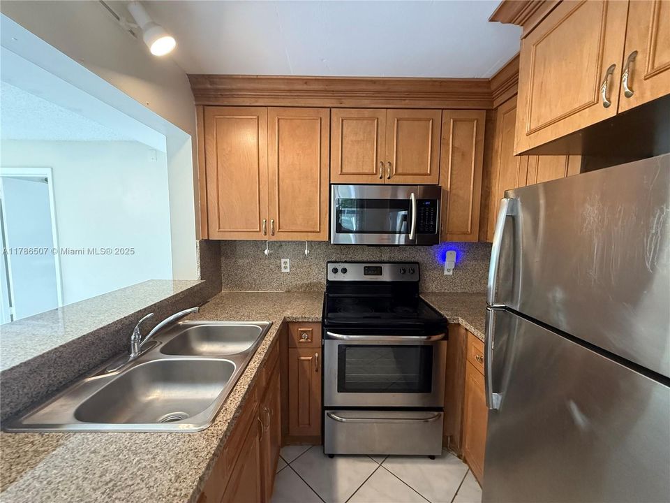 Recientemente alquilado: $2,250 (2 camas, 2 baños, 750 Pies cuadrados)