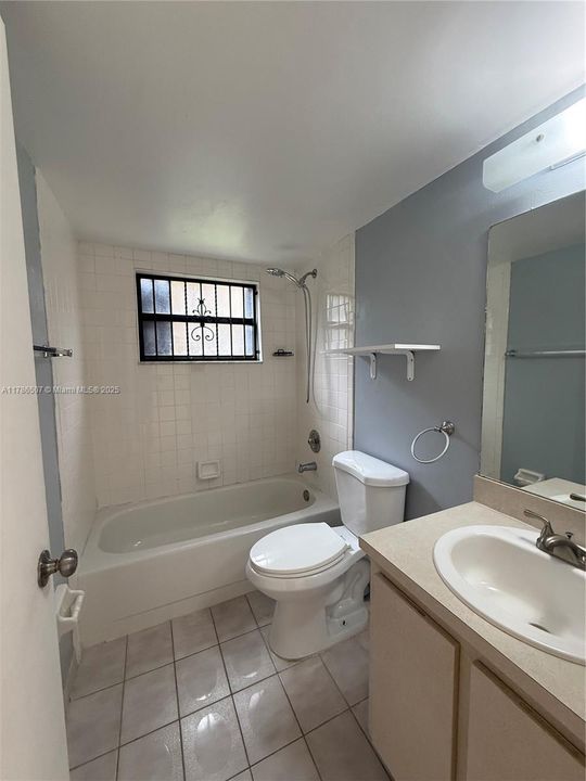 Recientemente alquilado: $2,250 (2 camas, 2 baños, 750 Pies cuadrados)