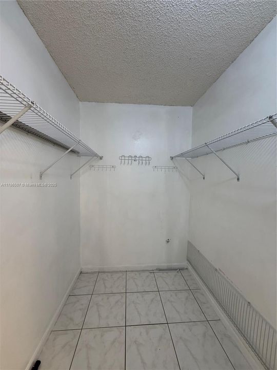 Recientemente alquilado: $2,250 (2 camas, 2 baños, 750 Pies cuadrados)