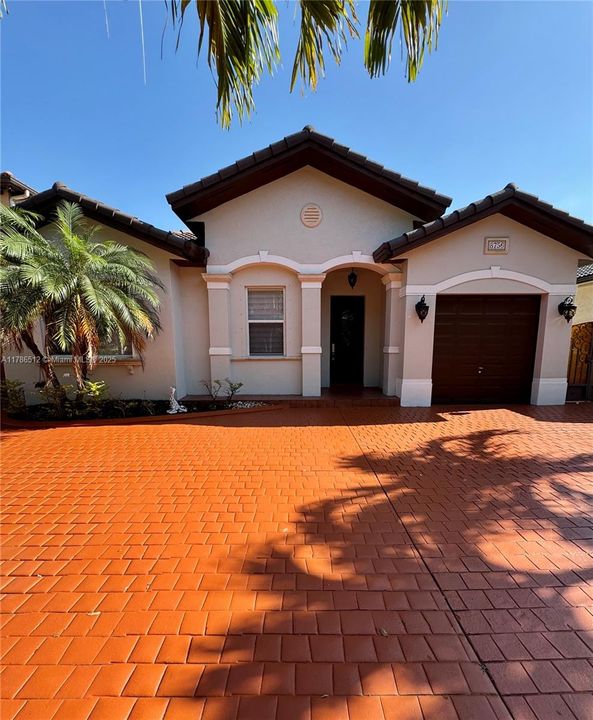 Recientemente alquilado: $3,700 (3 camas, 2 baños, 1748 Pies cuadrados)