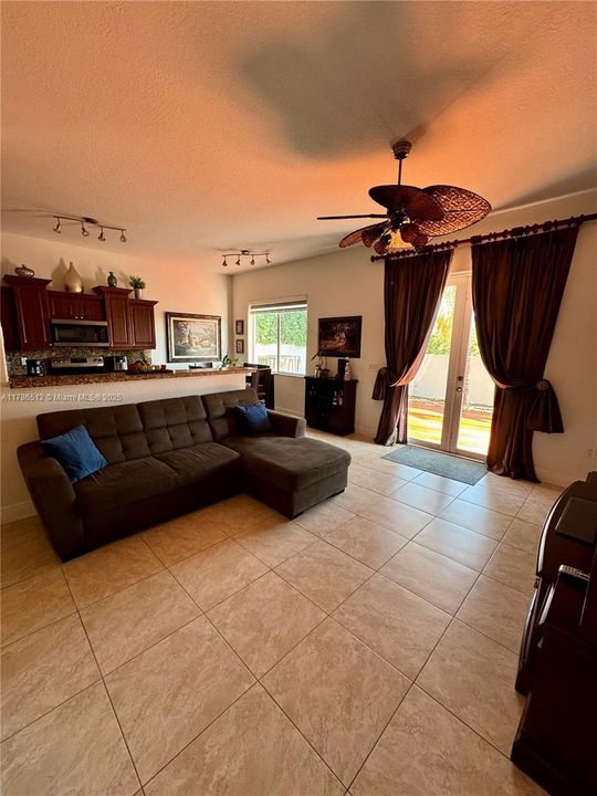 Recientemente alquilado: $3,700 (3 camas, 2 baños, 1748 Pies cuadrados)