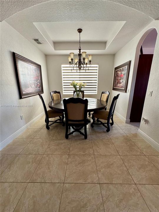 Recientemente alquilado: $3,700 (3 camas, 2 baños, 1748 Pies cuadrados)