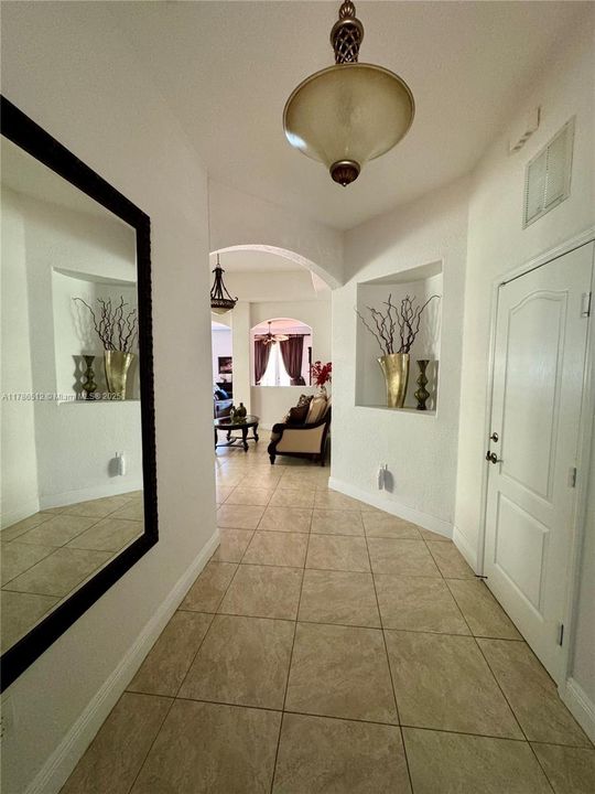 Recientemente alquilado: $3,700 (3 camas, 2 baños, 1748 Pies cuadrados)