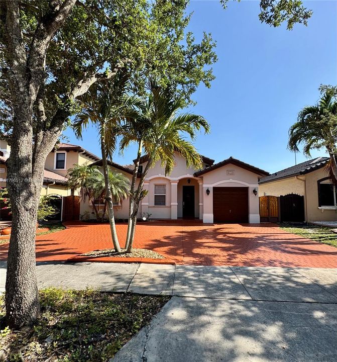 Recientemente alquilado: $3,700 (3 camas, 2 baños, 1748 Pies cuadrados)