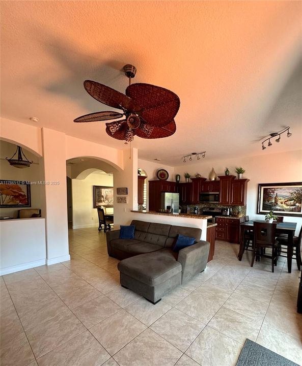 Recientemente alquilado: $3,700 (3 camas, 2 baños, 1748 Pies cuadrados)