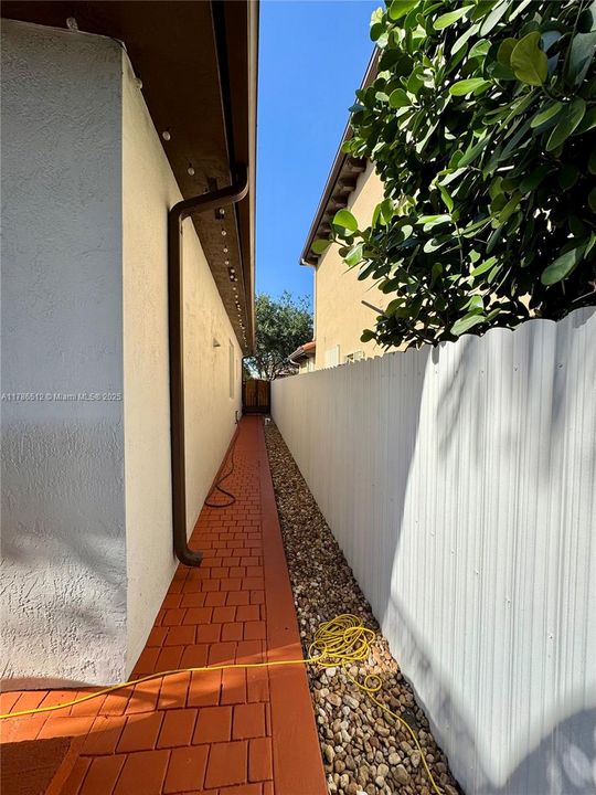 Recientemente alquilado: $3,700 (3 camas, 2 baños, 1748 Pies cuadrados)