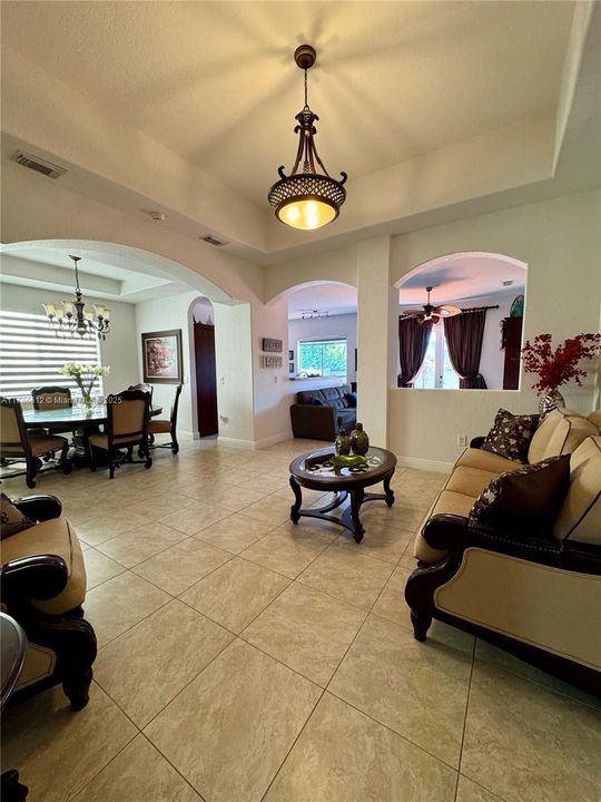 Recientemente alquilado: $3,700 (3 camas, 2 baños, 1748 Pies cuadrados)