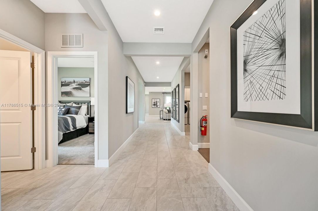 合同活跃: $659,500 (4 贝兹, 3 浴室, 2555 平方英尺)