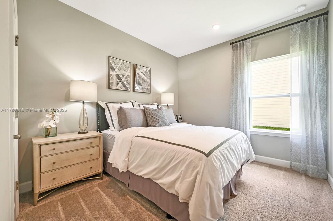 合同活跃: $659,500 (4 贝兹, 3 浴室, 2555 平方英尺)