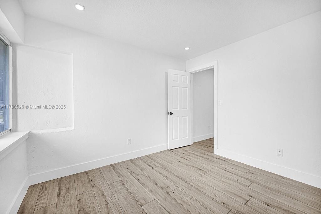 Recently Sold: $629,900 (4 beds, 2 baths, 1402 Square Feet)