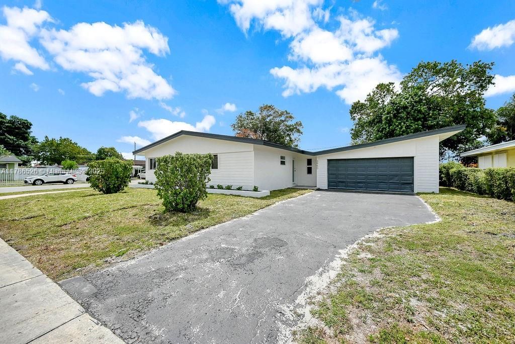 Recently Sold: $629,900 (4 beds, 2 baths, 1402 Square Feet)