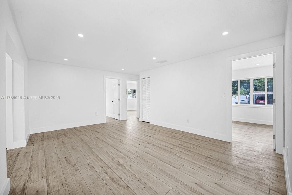 Recently Sold: $629,900 (4 beds, 2 baths, 1402 Square Feet)