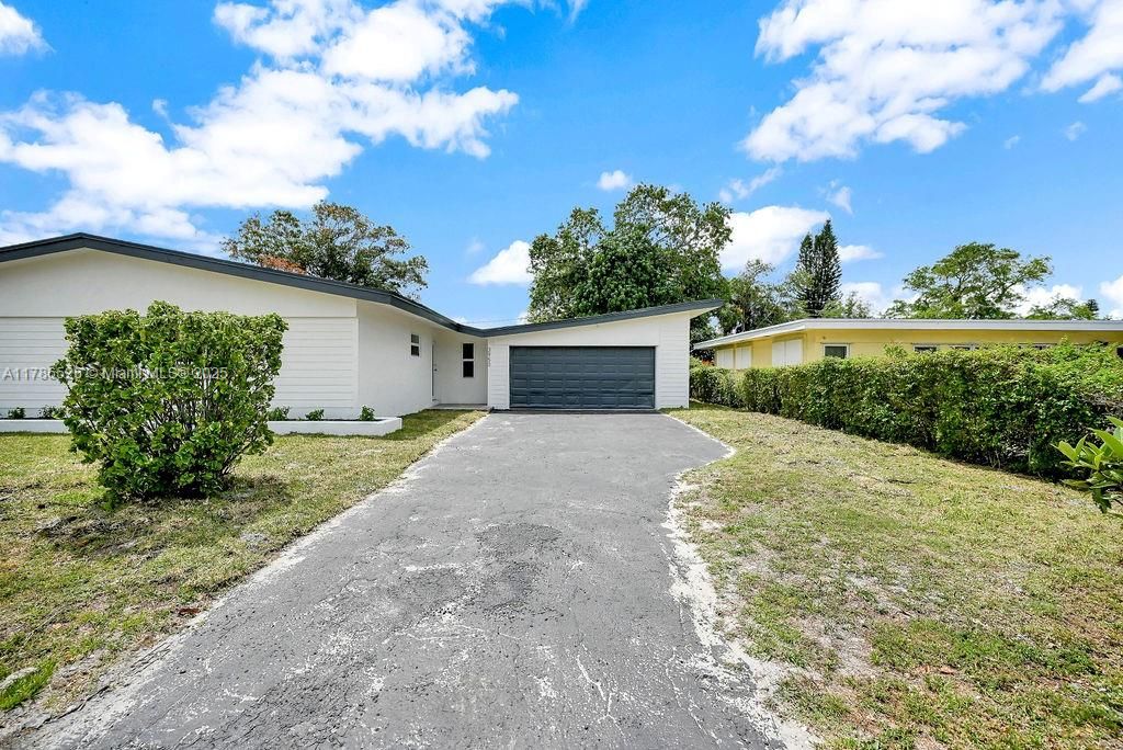 Recently Sold: $629,900 (4 beds, 2 baths, 1402 Square Feet)