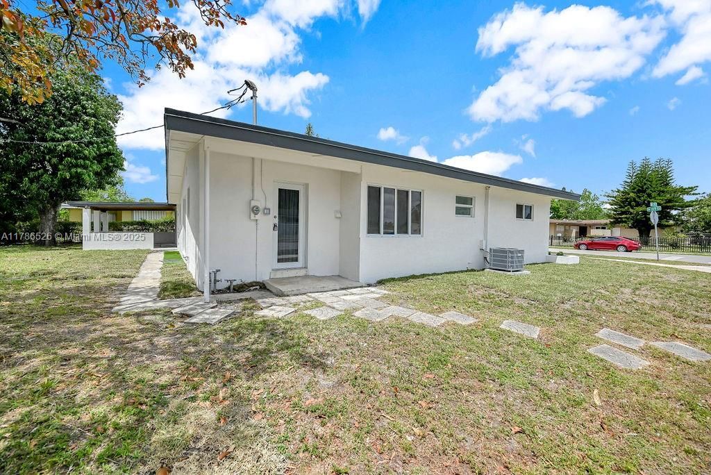 Recently Sold: $629,900 (4 beds, 2 baths, 1402 Square Feet)