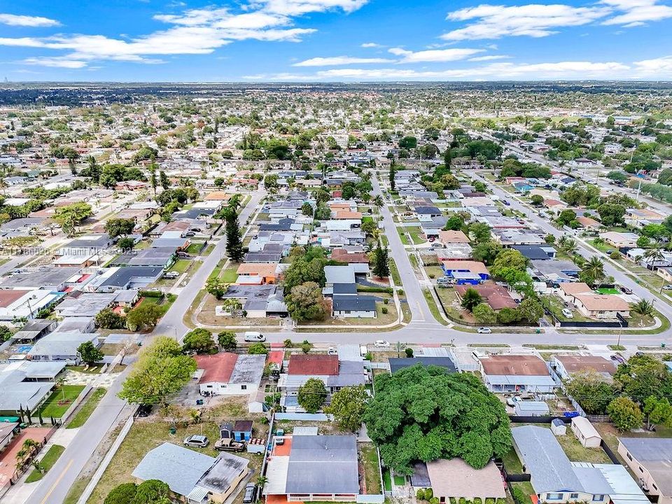 Recently Sold: $629,900 (4 beds, 2 baths, 1402 Square Feet)