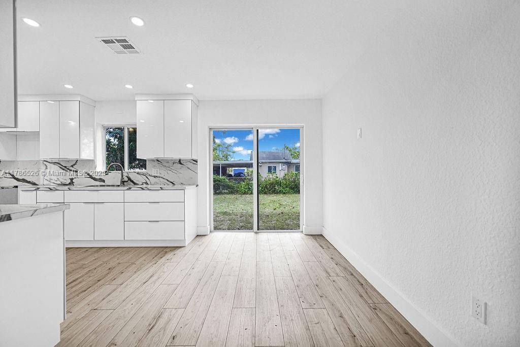 Recently Sold: $629,900 (4 beds, 2 baths, 1402 Square Feet)