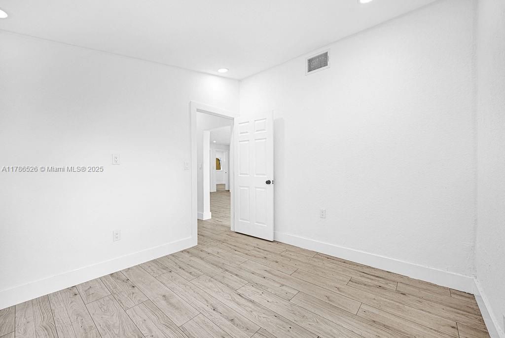 Recently Sold: $629,900 (4 beds, 2 baths, 1402 Square Feet)