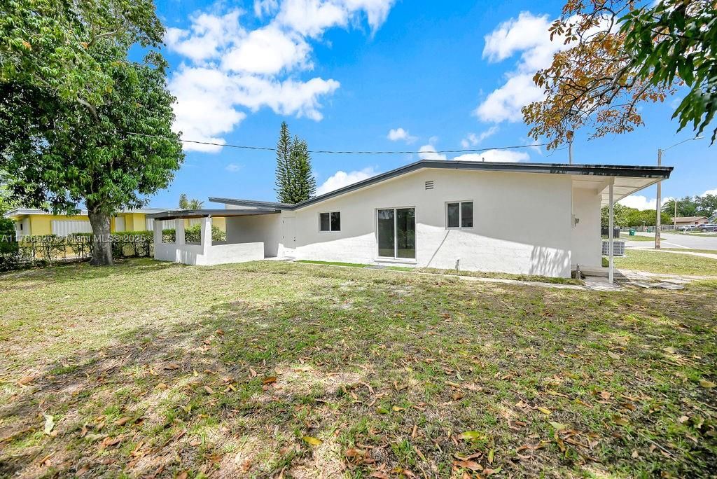 Recently Sold: $629,900 (4 beds, 2 baths, 1402 Square Feet)