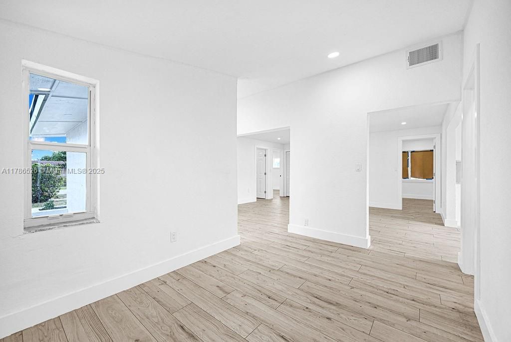 Recently Sold: $629,900 (4 beds, 2 baths, 1402 Square Feet)