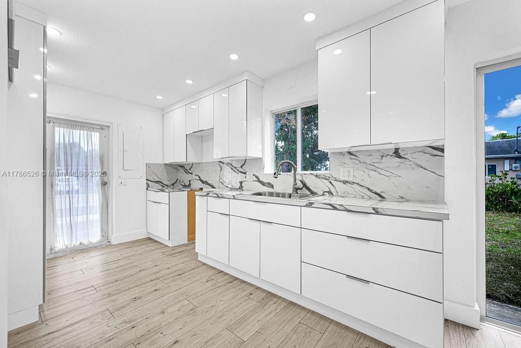 Recently Sold: $629,900 (4 beds, 2 baths, 1402 Square Feet)