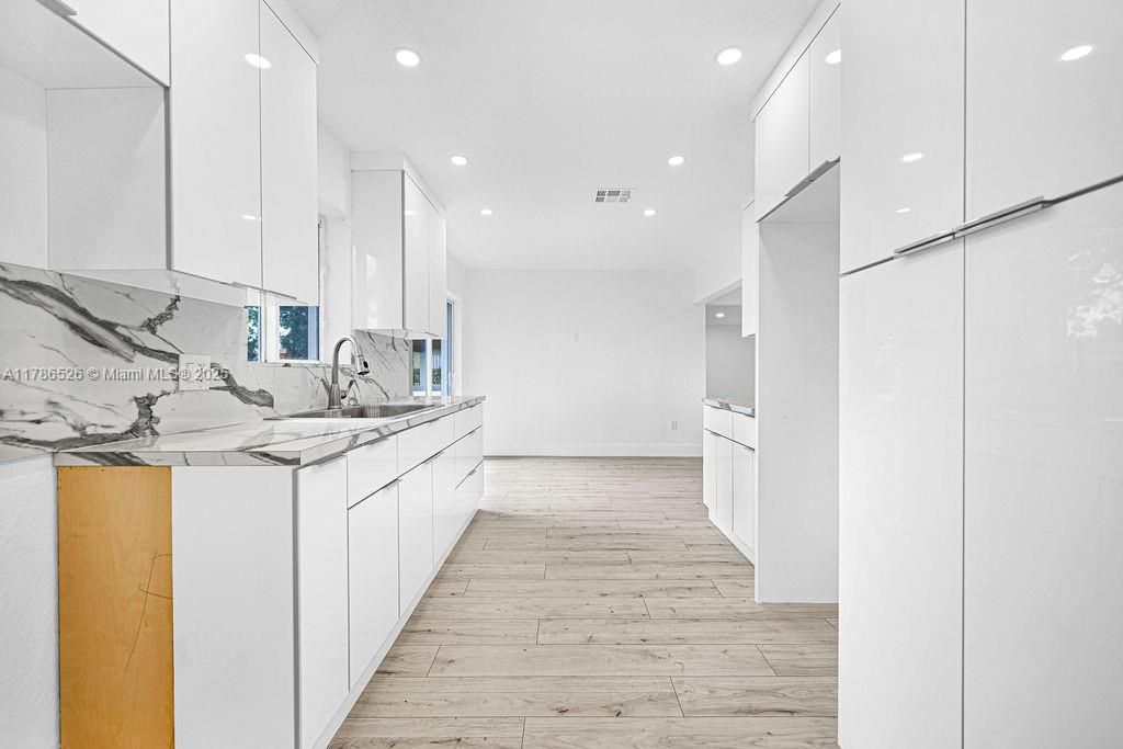 Recently Sold: $629,900 (4 beds, 2 baths, 1402 Square Feet)