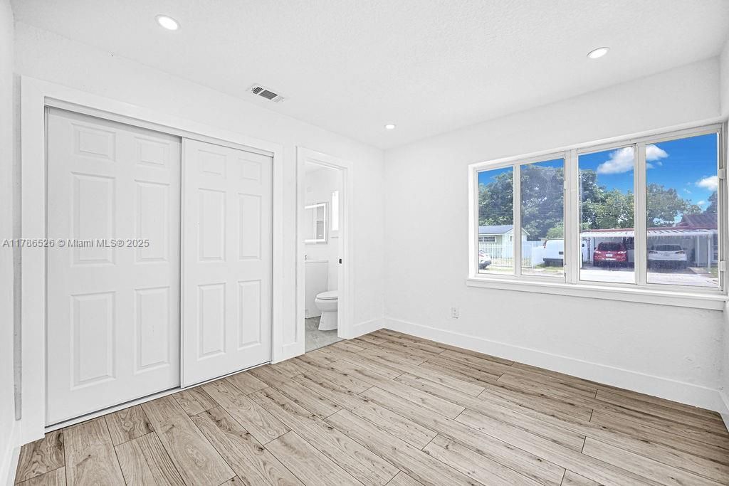 Recently Sold: $629,900 (4 beds, 2 baths, 1402 Square Feet)