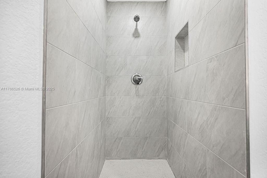 Recently Sold: $629,900 (4 beds, 2 baths, 1402 Square Feet)