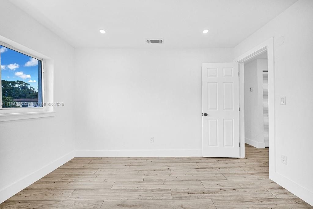 Recently Sold: $629,900 (4 beds, 2 baths, 1402 Square Feet)