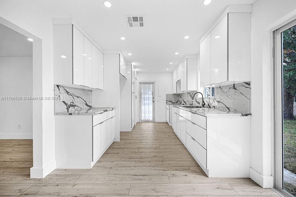 Recently Sold: $629,900 (4 beds, 2 baths, 1402 Square Feet)