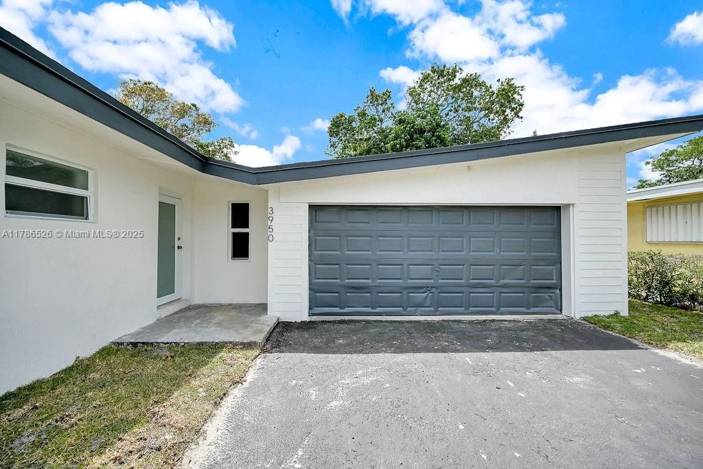 Recently Sold: $629,900 (4 beds, 2 baths, 1402 Square Feet)