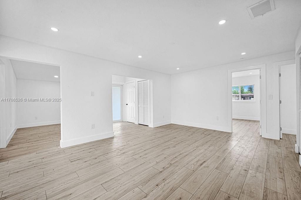 Recently Sold: $629,900 (4 beds, 2 baths, 1402 Square Feet)