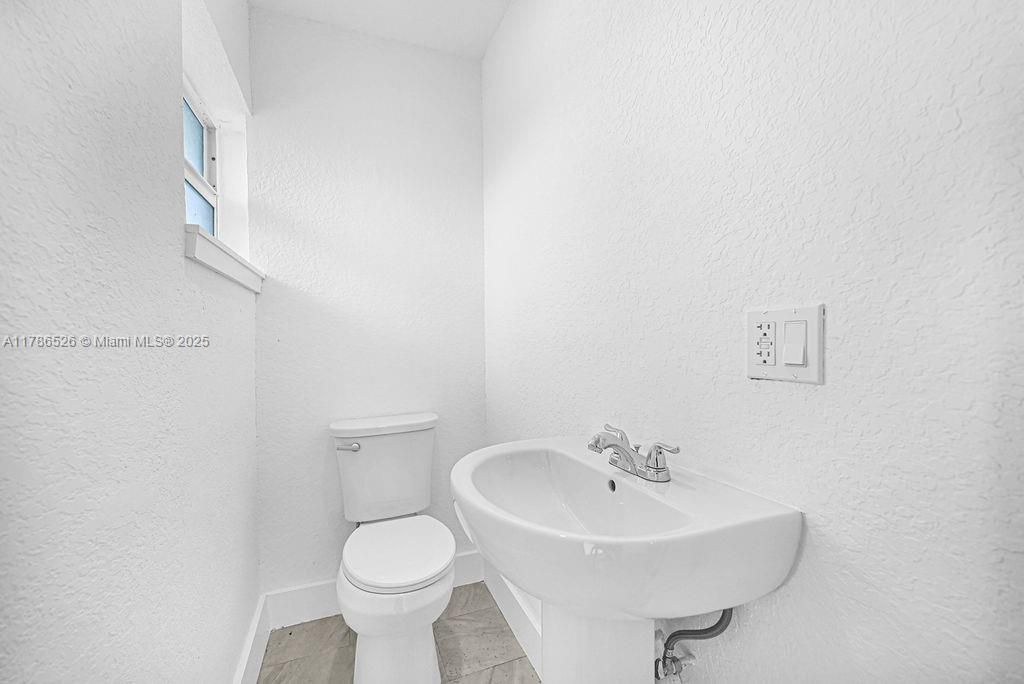 Recently Sold: $629,900 (4 beds, 2 baths, 1402 Square Feet)