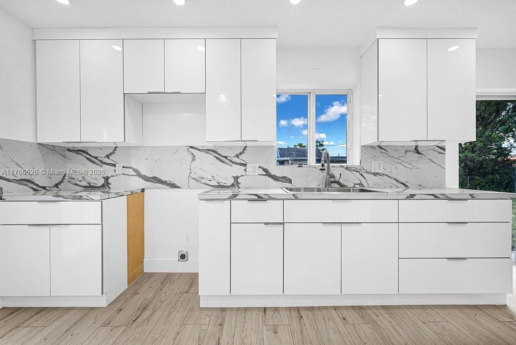 Recently Sold: $629,900 (4 beds, 2 baths, 1402 Square Feet)